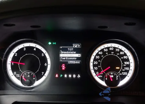 2019 Ram 1500 Classic Express 4X4 6'4 Box z USA, uszkodzony, nr VIN 1C6RR7FT2KS517161